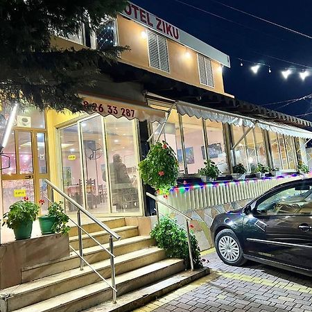 Hotel Ziku ドゥラス エクステリア 写真