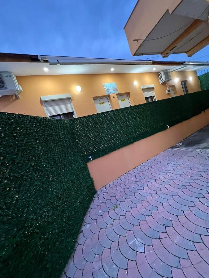 Hotel Ziku ドゥラス エクステリア 写真