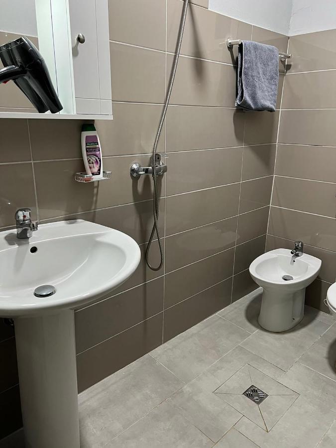 Hotel Ziku ドゥラス エクステリア 写真