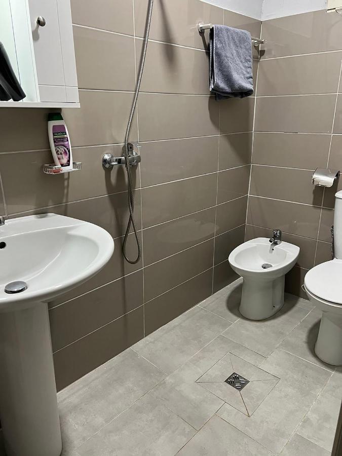 Hotel Ziku ドゥラス エクステリア 写真